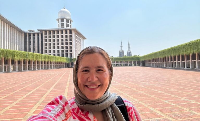 The Istiqlal Mosque is the largest mosque in SE Asia. It’s very modern, featuring only two materials - local marble and stainless steel. I *loved * it. I don’t normally get this artsy with my photos, but every angle in this space was breathtaking. 🕌