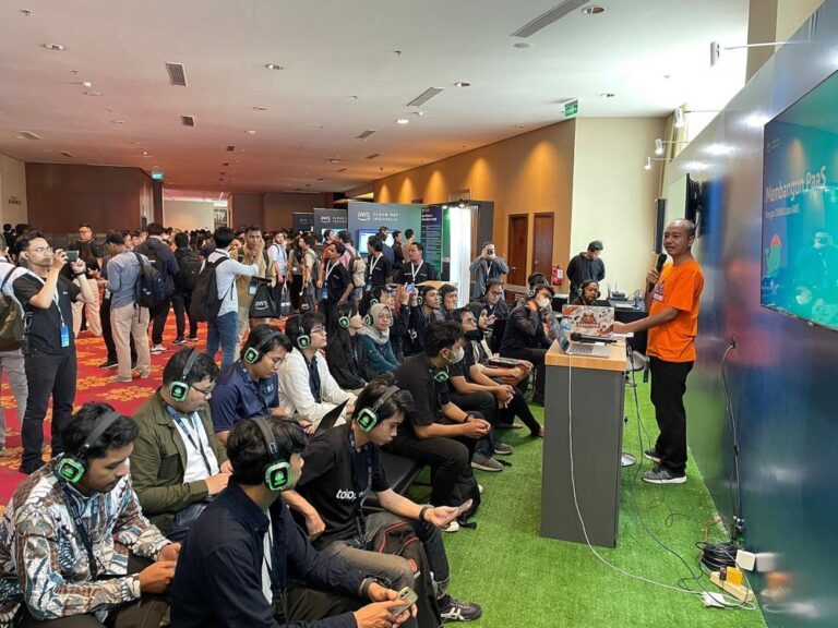 It’s all happening at the AWS Cloud Day Indonesia DevLounge today! We’ve had community sessions on building PaaS, k8s cost management, and deep learning, with more to come... #awsclouddayid