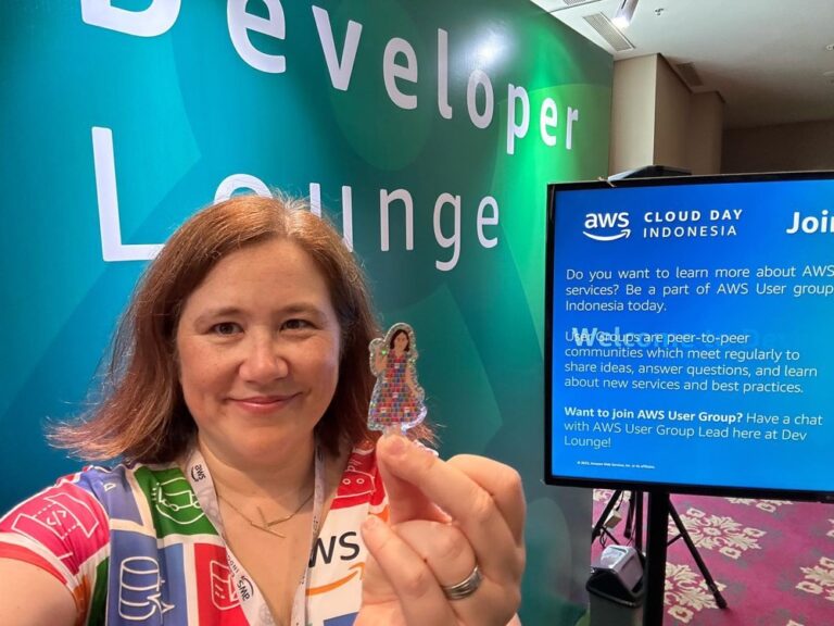 The AWS dress v2 (with matching sneakers) is making its world debut here today at AWS Cloud Day Indonesia! Come find me at the Developer Lounge if you want to check it out. I’ve even got special stickers… 👗❤️

#AWSCloudDayID #awsdressv2 @amazonwebservices #bepeculiar