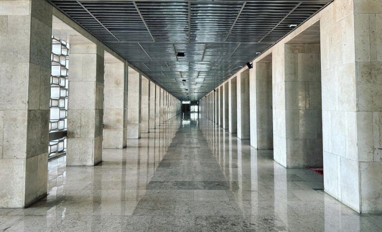 The Istiqlal Mosque is the largest mosque in SE Asia. It’s very modern, featuring only two materials - local marble and stainless steel. I *loved * it. I don’t normally get this artsy with my photos, but every angle in this space was breathtaking. 🕌