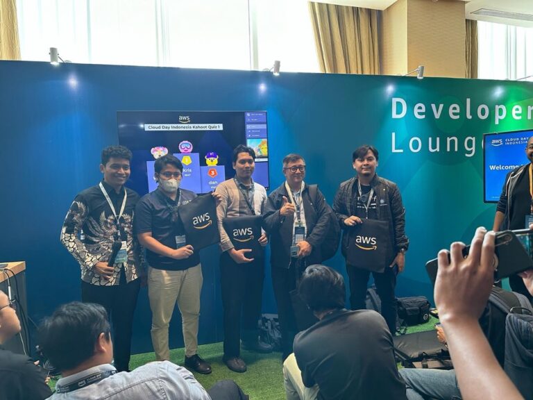 It’s all happening at the AWS Cloud Day Indonesia DevLounge today! We’ve had community sessions on building PaaS, k8s cost management, and deep learning, with more to come... #awsclouddayid