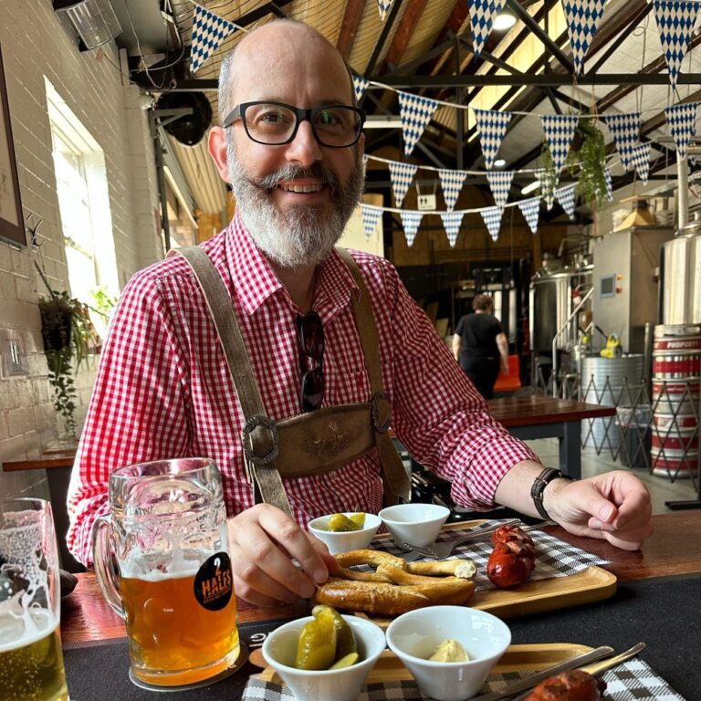 Enjoying the final weekend of Oktoberfest at @2halfsbrewingdistilling in Alexandria… 🍺🥨 #oktoberfest #wiesn