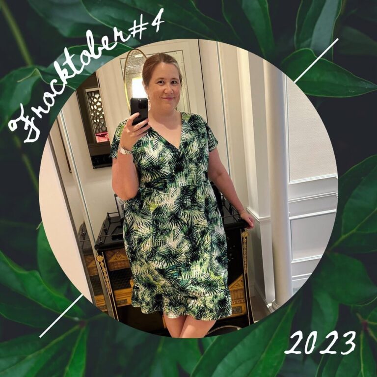 #frocktober Day 4:  It’s super humid in Singapore so today you get a hotel room selfie. I went for thematic with my self-made palm frond Seamwork Benning (the pilot for the #awsdressv2). Today’s fact is that if ovarian cancer is detected in the earliest stages, a 90% chance of survival is possible - that’s why the @ocrf are funding projects for early detection tests. Your donation helps! Link in bio… 👗