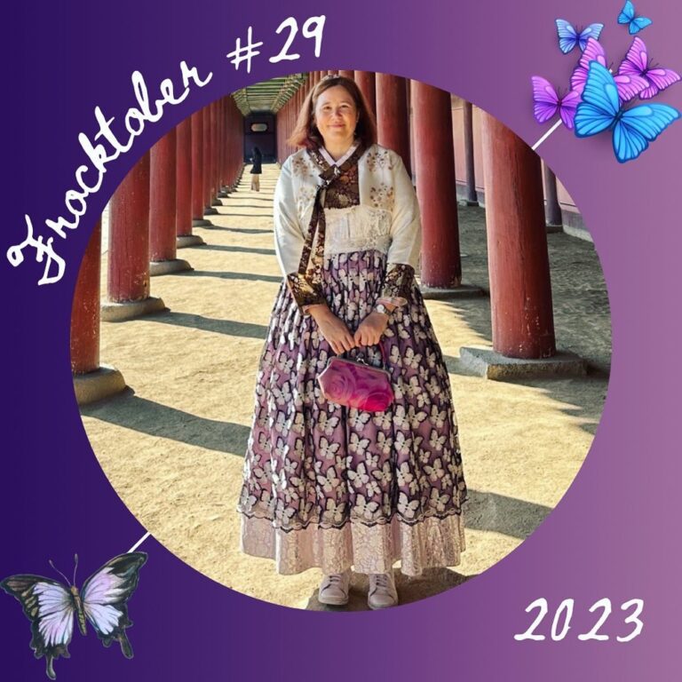 #frocktober day 29: wearing traditional hanbok to visit Gyeongbokgung Palace in Seoul. My grandmother is Korean and my mother was born here, so it was very special to finally be able to visit myself. ❤️👗🇰🇷