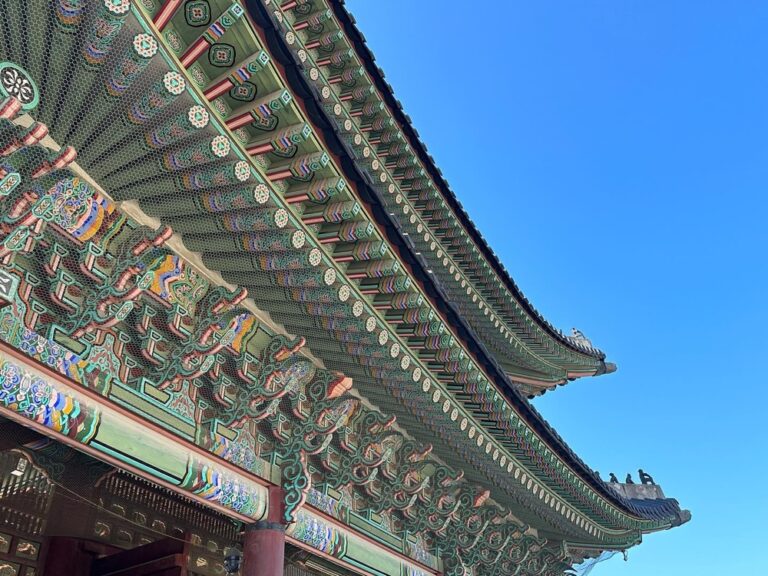 Highlights from today’s tour to Gyeongbokgung Palace, Bukchon Hanok Village, and the Jogyesa Buddhist Temple. The tteokbokki were very tasty! ❤️🇰🇷