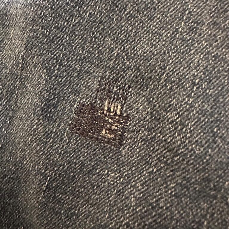 I managed to snag a pair of jeans on something and rip a small hole, so last night I ironed on a patch and fired up my #sewing machine to darn over it. “Hang on,” I thought. “Doesn’t this fancy machine have some darning function?” IT DOES. It uses the automatic buttonhole foot (?!) and sews a custom length back-and-forth dense grid of stitches. You’re meant to then sew another at right angles. I didn’t get them perfectly placed, but it’s fine for a first attempt. This function will definitely be used again! #mending