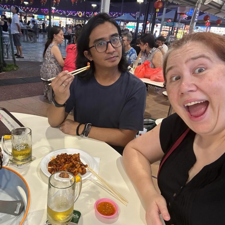 Me: For five days I’ve mostly had vegetarian food and no alcohol…
@donnieprakoso : WELCOME TO SINGAPOH!! 
😂❤️🇸🇬🍻🍗