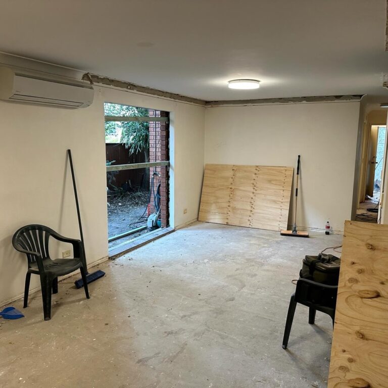 Day 5: Rubble. This part of the renovation is *fast*! Doors and windows are out; closets gone; cornice coming down; bathroom demolished; walls obliterated. I can’t wait to see it start coming back together! (They’ve set up a weekly meeting so we can see the progress.) 🏠🚧