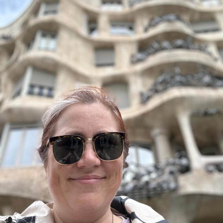 A few days ago I wisely prebooked myself on a @barcelonarchitecturewalks tour to learn more about Gaudí and fight jet lag. It was a beautiful day for it! The Barcelona marathon was on too so I got to check out a bit of the race. Thanks to my tour guide Tomas - I learned a lot and had a great time.