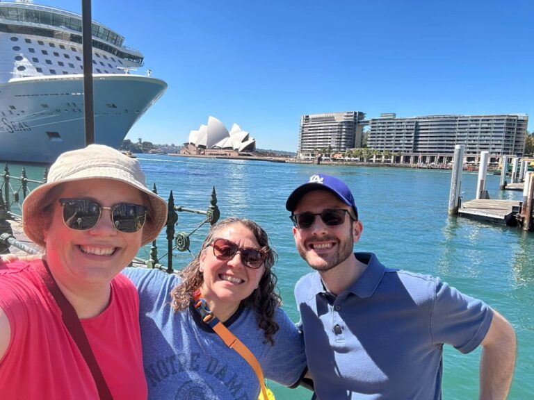 It’s taken 23 years, but finally the last of my college roommates made it to Sydney for a visit! I just led Elizabeth McKillop and her friend Vic on a loooooong walk all around Barangaroo. 😅❤️