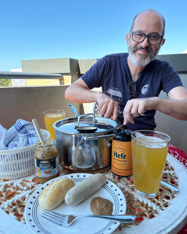 Easter weekend ersatz Weisswurst Frühstück! We were lazy and didn’t manage to source pretzels, so we went with bake-at-home rolls. (Rest assured, Mr. Snook is working on a plan to make his own Brez’n.) 🥨🍺