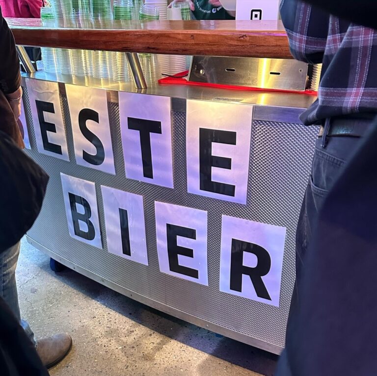 German Cultural Day Festival at the @goetheinstitut_australien in Sydney! Viel Spaß mit Festbier und Brez’n und Musik. ❤️🇩🇪🥨🍻