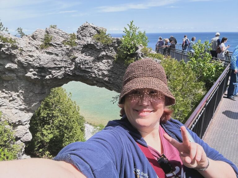 A day on Mackinac Island. We escaped the tourist shops and hiked about 9km (5.5mi) around the SE corner to Skull Cave and Arch Rock. Beautiful day! 😍