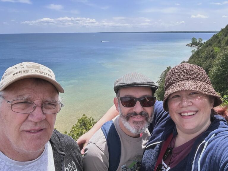 A day on Mackinac Island. We escaped the tourist shops and hiked about 9km (5.5mi) around the SE corner to Skull Cave and Arch Rock. Beautiful day! 😍