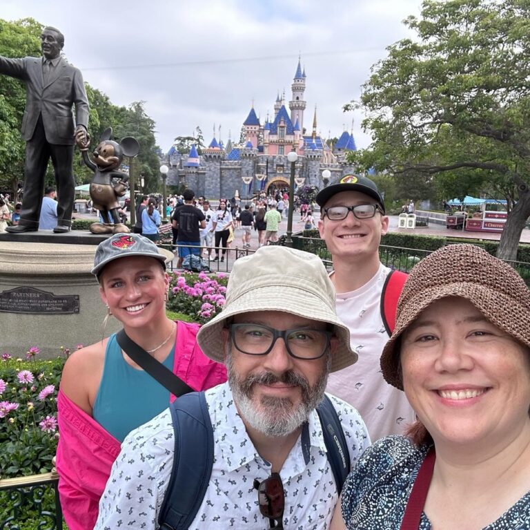 We have had ourselves quite a day at Disneyland! I was so worried we were going to miss The Rise of the Resistance ride, which was offline most of the day. But it reopened literally as we were going past, so we basically walked on. IT WAS MIND-BLOWING. The most amazing ride any of us have ever been on. Beyond that, we had perfect weather and hit every ride on our list. #perfectday