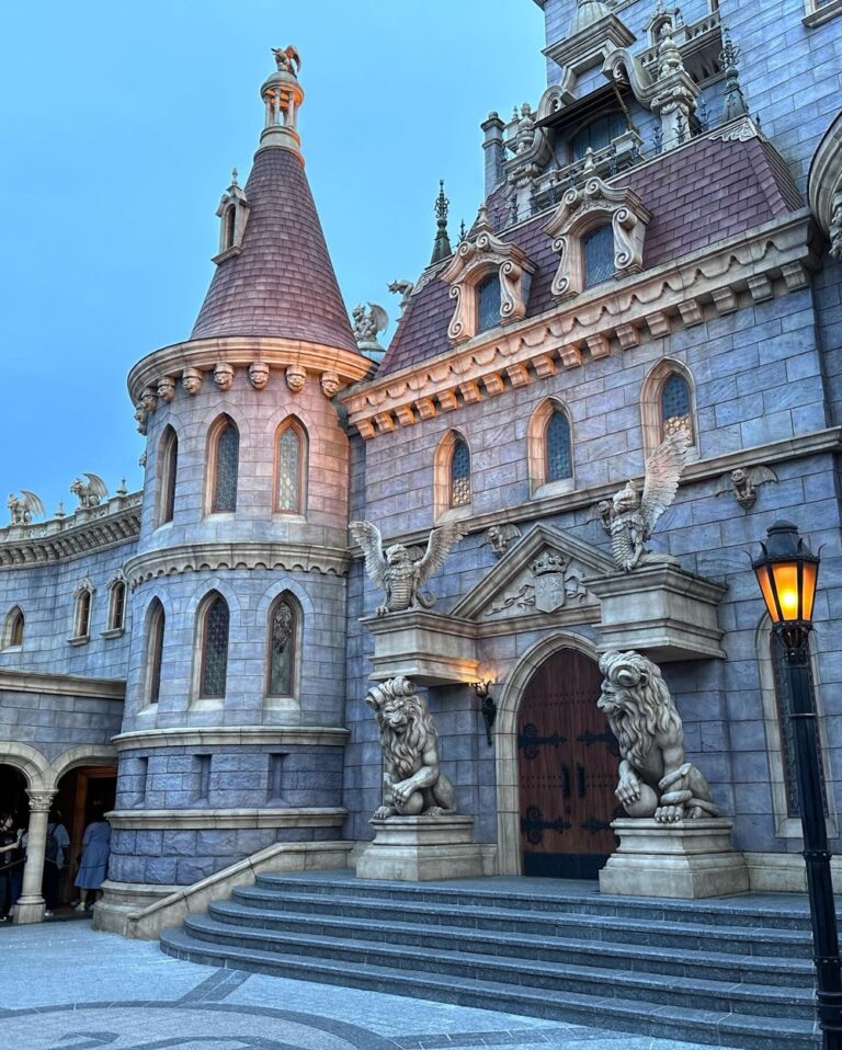 Our second Disneyland in one week. 😂🏰 Tokyo’s castle was a lot bigger and prettier than LA, and the Beauty and the Beast ride was UNREAL. And we even had a beer at Gaston’s Tavern! 🍻