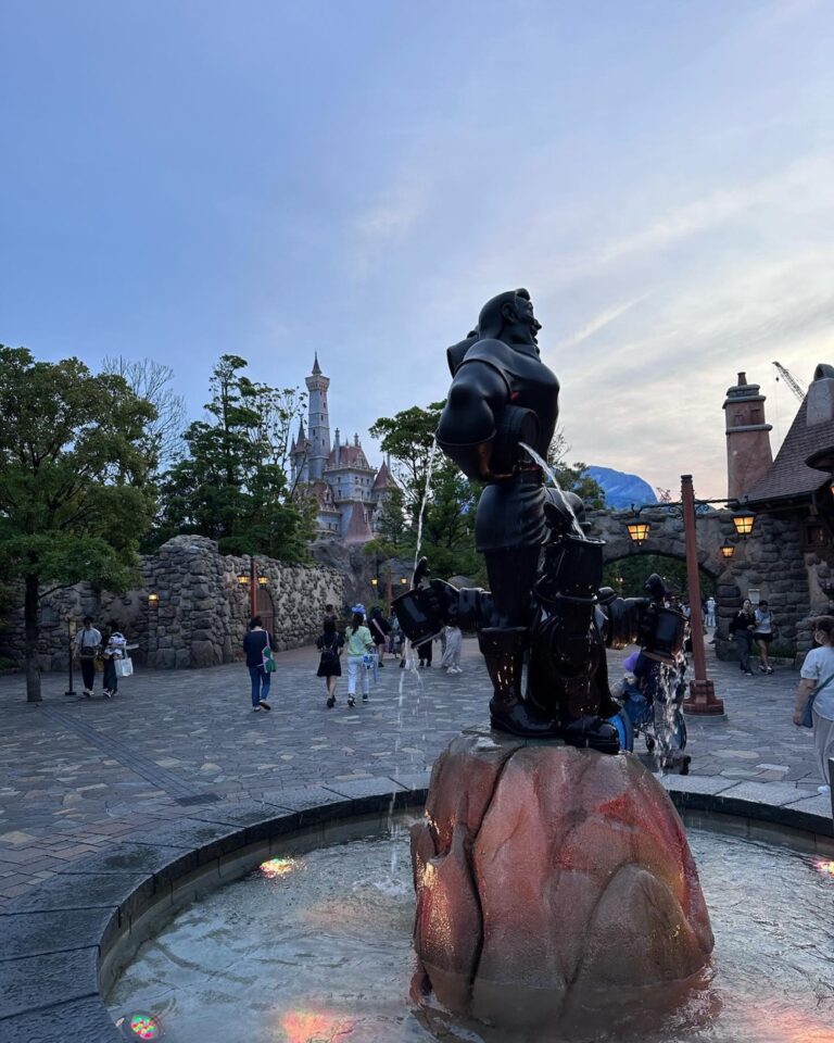 Our second Disneyland in one week. 😂🏰 Tokyo’s castle was a lot bigger and prettier than LA, and the Beauty and the Beast ride was UNREAL. And we even had a beer at Gaston’s Tavern! 🍻