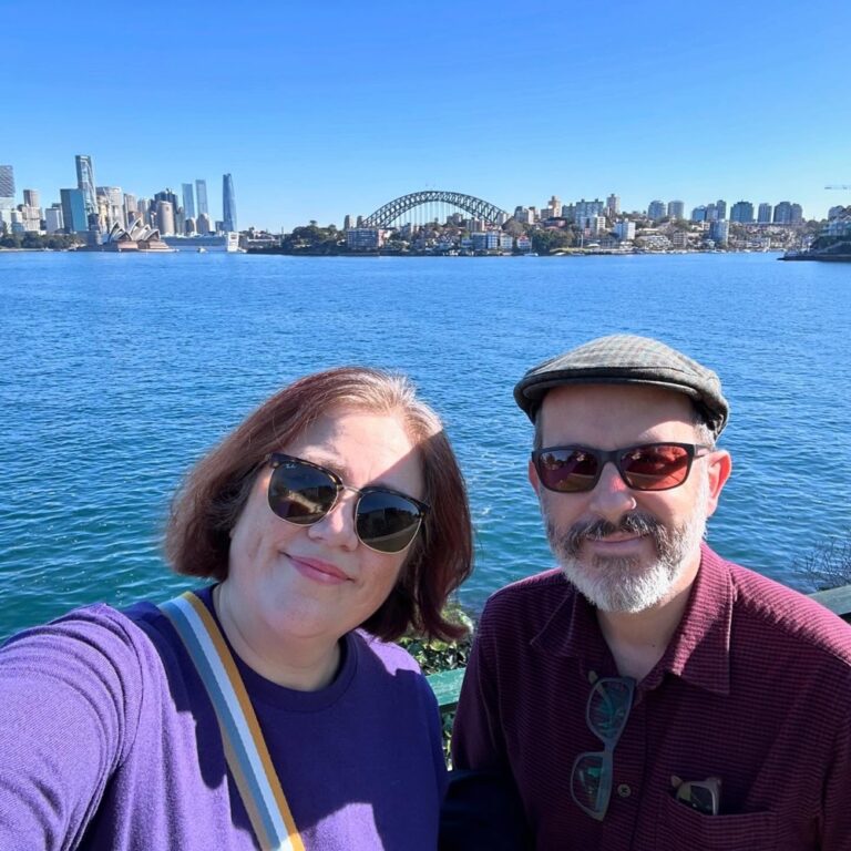 What a beautiful day! We went on an expedition over the Harbour Bridge to Cremorne, where we walked all around the point. It’s lovely! Sandstone cliffs, patches of regenerated native bushland, sailboats, formal gardens, stunning mansions, and many bush turkeys. Then we caught the ferry back for those million dollar views… ⛴️ ☀️ ❤️