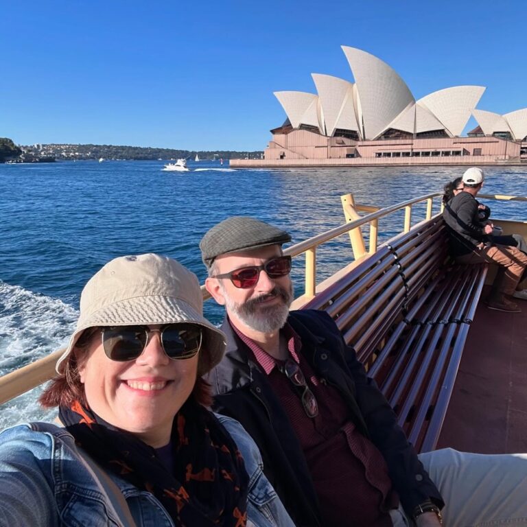 What a beautiful day! We went on an expedition over the Harbour Bridge to Cremorne, where we walked all around the point. It’s lovely! Sandstone cliffs, patches of regenerated native bushland, sailboats, formal gardens, stunning mansions, and many bush turkeys. Then we caught the ferry back for those million dollar views… ⛴️ ☀️ ❤️