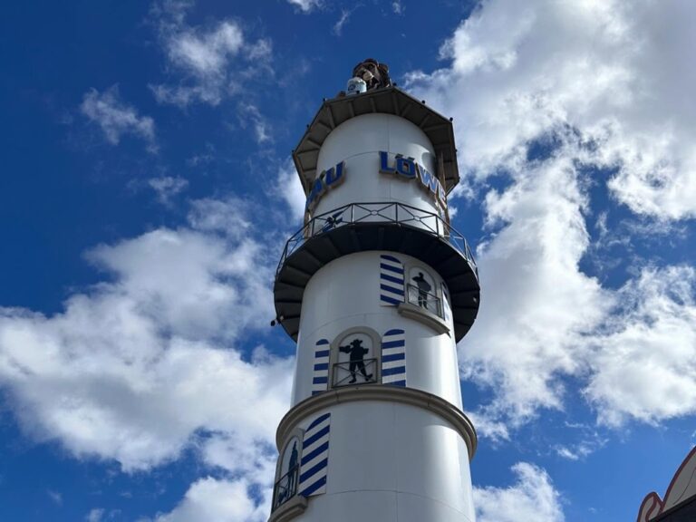 A perfect Oktoberfest day. Two years ago it was rainy and cold, but today we had blue skies and sunshine. We caught up with friends, enjoyed beer and Bavarian food, bought some souvenirs, and escaped before it got too crowded. ❤️🍻☀️ #oktoberfest