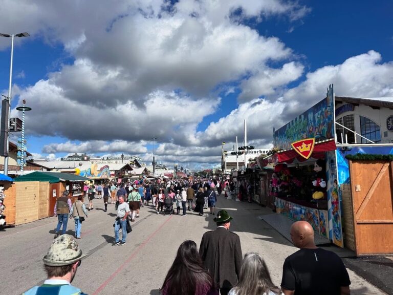 A perfect Oktoberfest day. Two years ago it was rainy and cold, but today we had blue skies and sunshine. We caught up with friends, enjoyed beer and Bavarian food, bought some souvenirs, and escaped before it got too crowded. ❤️🍻☀️ #oktoberfest