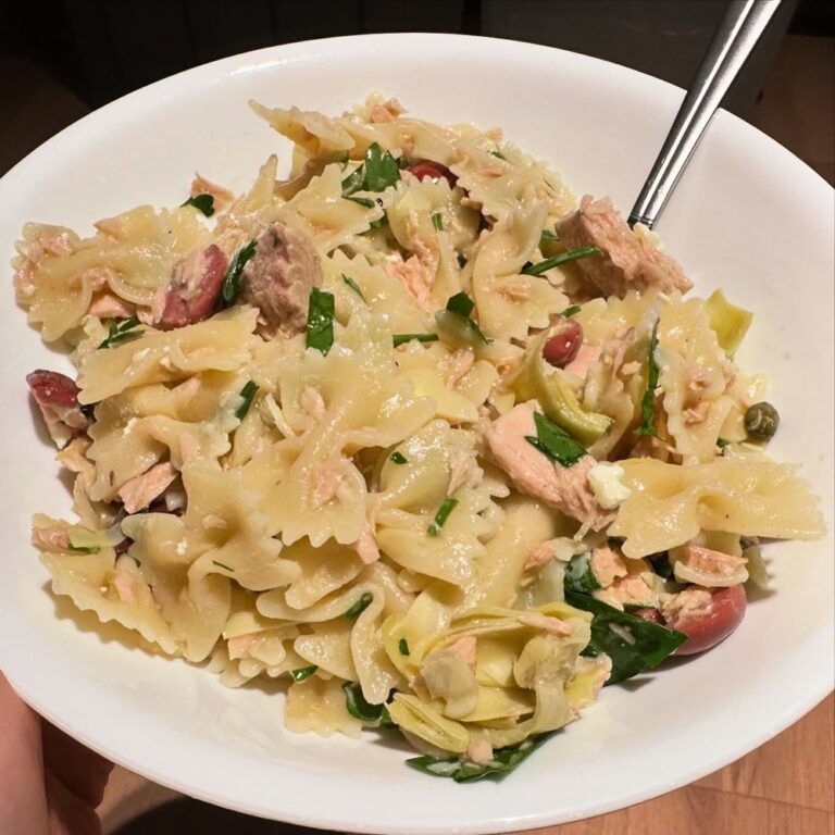 One of my favourites - Artichokes, Capers, Olives, Lemon Zest, and Italian Tuna on Pasta Shells. 😋 A quick dinner that doesn’t use a lot of pots!