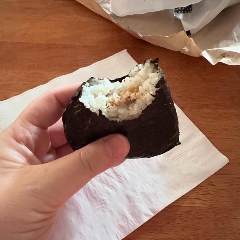 We tried @mogumogu_sydney onigiri today for lunch. It’s excellent! Good size; good filling ratio; nice flavours. Will definitely visit again! We both thought the Tuno Mayo was the standout. (My only complaint - and it goes for every onigiri I’ve had outside Japan - is that it doesn’t have the crispy seaweed. Nobody bothers to do the special cellophane wrapper to keep it crisp. I miss that.) 🍙 ❤️