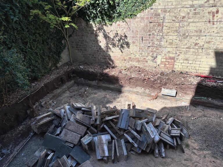 Renovation update: Landscaping has officially kicked off with a day of clean up and demolition! Plants will be the final step (have to wait until Strata gets the fence replaced), but there’s plenty to do in the meantime… 🌴🌿🌱