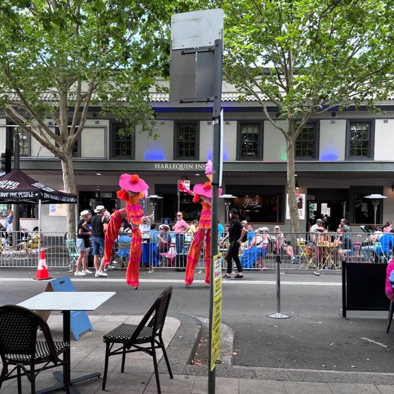 We walked over to Pyrmont to check out the lovely @cityofsydney Sydney Streets Festival. Stilt walkers, ribbon twirlers, live music, lots of activities for kids and families… A small bit of sunshine and happiness that I really needed this week. ❤️☀️