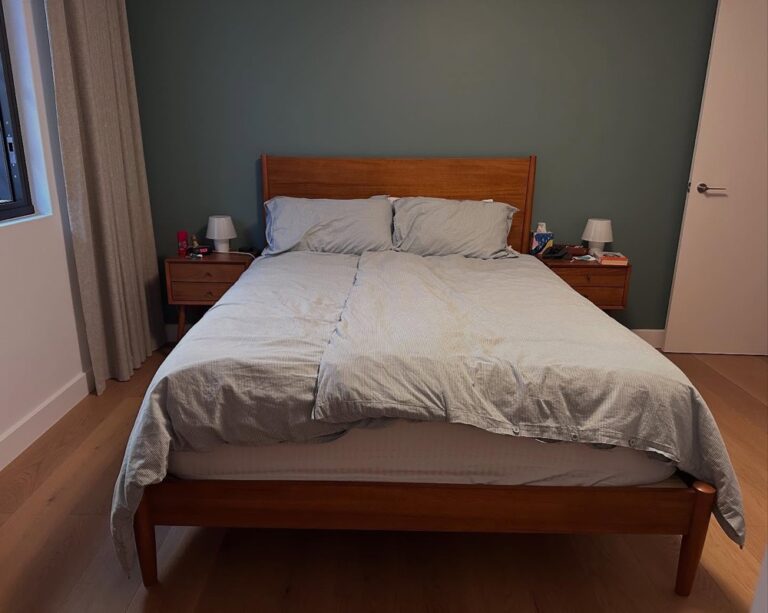 Exciting #renovation day! Our new bedroom furniture was delivered this morning, and I’m loving how the headboard complements the blue wall. 😍 Then our bar and cupboards came back from the restorer, thoroughly cleaned, repaired, and looking lovely. That meant we could unpack a few more boxes, including our Museum of Obsolete Technology. 😂 And the landscapers have built a form for our floating concrete bench seat!