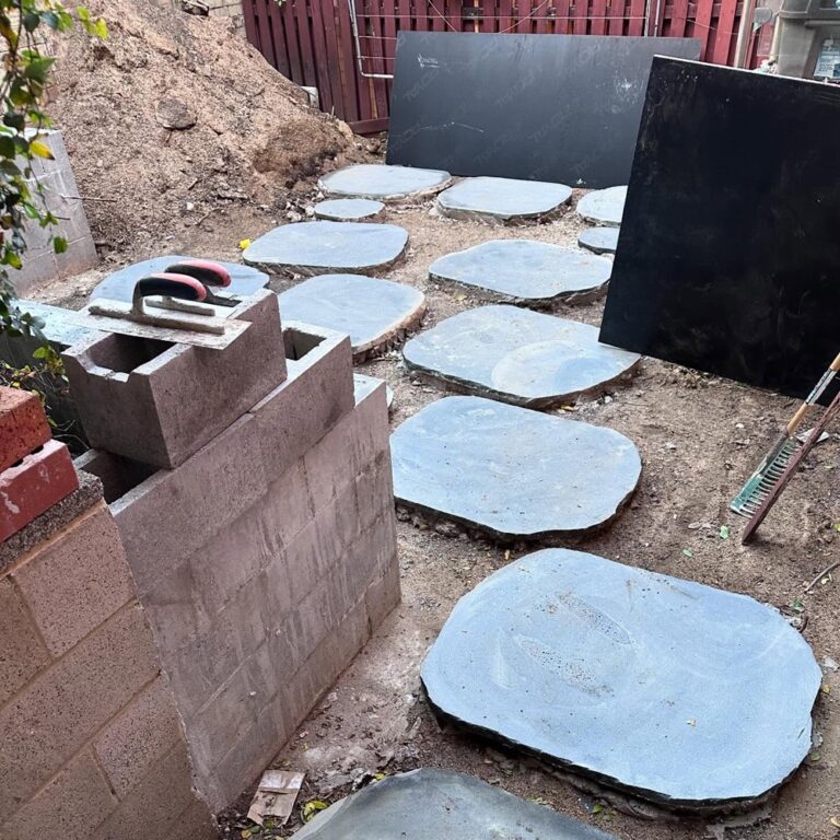 Landscaping update! The stairs are finished, and the stone pavers are being laid. They’ve also put in pads that will support the floating deck. Out the back, they’ve built a new retaining wall that will have built-in seating. I was excited to see some of the corten steel planters have arrived too! I just keep reminding myself that there will eventually be a LOT of plants that will fill in the gaps and turn it into a green oasis. ❤️🌱🌴🌳