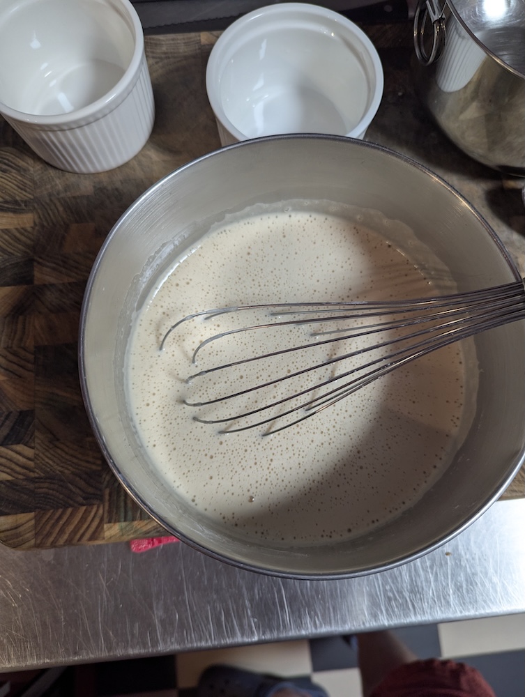 Eggs and sugar mixture