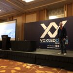 “My zipped-up hoodie is my red lippie.” Sharing speaker confidence secrets with @gabehollombe before his lightning talk… #voxxeddayssingapore https://t.co/hflBlRBcVF