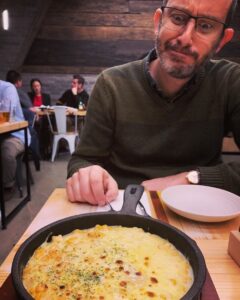 They call it “corn cheese,” and it’s amaaaaaazing. (It’s pretty much sweet corn topped with gooey melted cheese!) 🌽🧀 https://t.co/je8nveECDj https://t.co/DKXNVohj3h