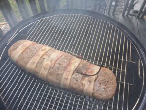 Step 5: “Put on smoker.” He appears to have fastened the bacon with toothpicks... 🍕💣 https://t.co/MbIKVGTtjY