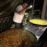 Holy crap. Every party should have a Paella Man. 😳 https://t.co/E3PKYOJBgg https://t.co/tq1WF37Wlu