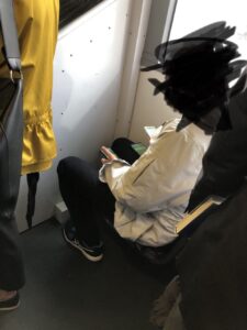 Dude on the bus in rush hour is literally juggling three mobile phones playing Pokémon Go. So if you wonder who’s still playing, there’s that guy. https://t.co/tUrXOLQSBp