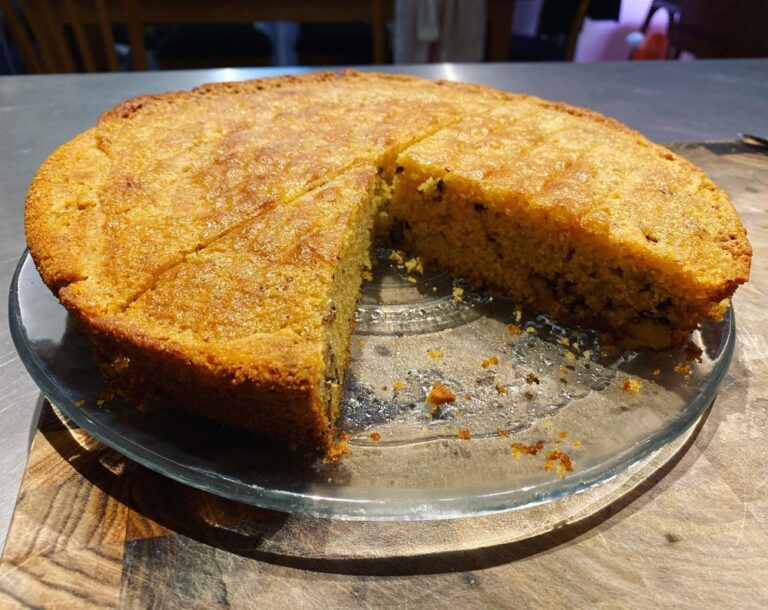 I’ve got a new iPhone with Portrait mode, and the first thing I’ve used it on is this Maple Walnut Cornbread I baked tonight. 😍