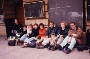 @minxdragon Camping on the sidewalk for tickets to the London previews, 1998. I'm third from the left. ❤️ https://t.co/YgztW8dsBf