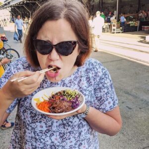 Market stall selling bibimbap for breakfast? GET IN MAH BELLY! https://t.co/pjFg9VusFh https://t.co/T11HjCOBVF