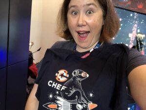 Major kudos to @chef for having such cool shirts including CURVY CUT!! 👏 #devops #dotc19 @DevOpsTalks https://t.co/2NNuUFZKDq