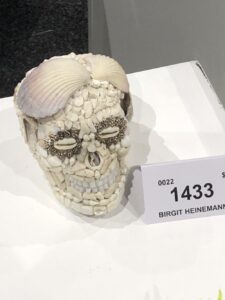 Skull made out of seashells. https://t.co/zB2huellz8