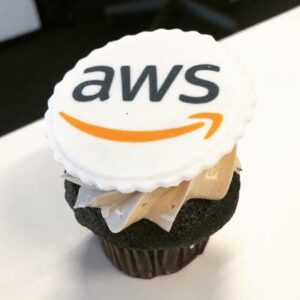 Not sure who brought in these delicious @amazonwebservices cupcakes, but it’s such a nice way to kick off the holiday weekend! #bepeculiar https://t.co/PoAzGbTDfM https://t.co/SJKHyPlXjy