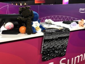 Today’s #AWSsummit #summitlivesydney stage decorations include a scarf with the ILOVEYOU virus knitted into it, courtesy of @GLITCHAUS. ❤️ https://t.co/kRxrTwszp2