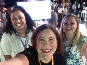 Shout outs to the lovely crew from @GirlGeekAcademy at the #AWSsummit today! ❤️🌈 @SarahMoran https://t.co/n2NzZCmtgh