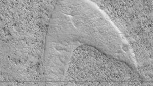 RT @skdh: NASA orbiter spots 'Star Trek' symbol on Mars https://t.co/XrhDe1hiOi https://t.co/0f41FDPBwB