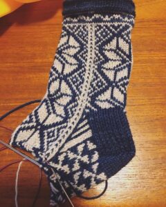 Only upside to being super sick - plenty of knitting time... 🧦 https://t.co/yfdwH8ZYFD https://t.co/4u29aPGa8B