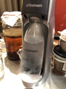 ARGH! I inadvertently bought the wrong @SodaStreamau bottles and they’re too tall and fat to fit in our machine. Anybody need this sort? Happy to swap for the other type - they’re brand new! https://t.co/wpjYo0a6TU