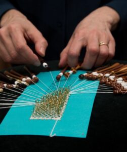 What I am thinking: computer scientist and lace artist Veronika Irvine https://t.co/AcL5VlR8CM - And suddenly I want to learn bobbin lace. 😳❤️👏 https://t.co/55PxvV50Yo