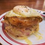 My valiant effort at an English muffin Croque Monsieur. Not much to look at, but it was very tasty! https://t.co/gBdrbgtUlB https://t.co/cO0LBHjca7